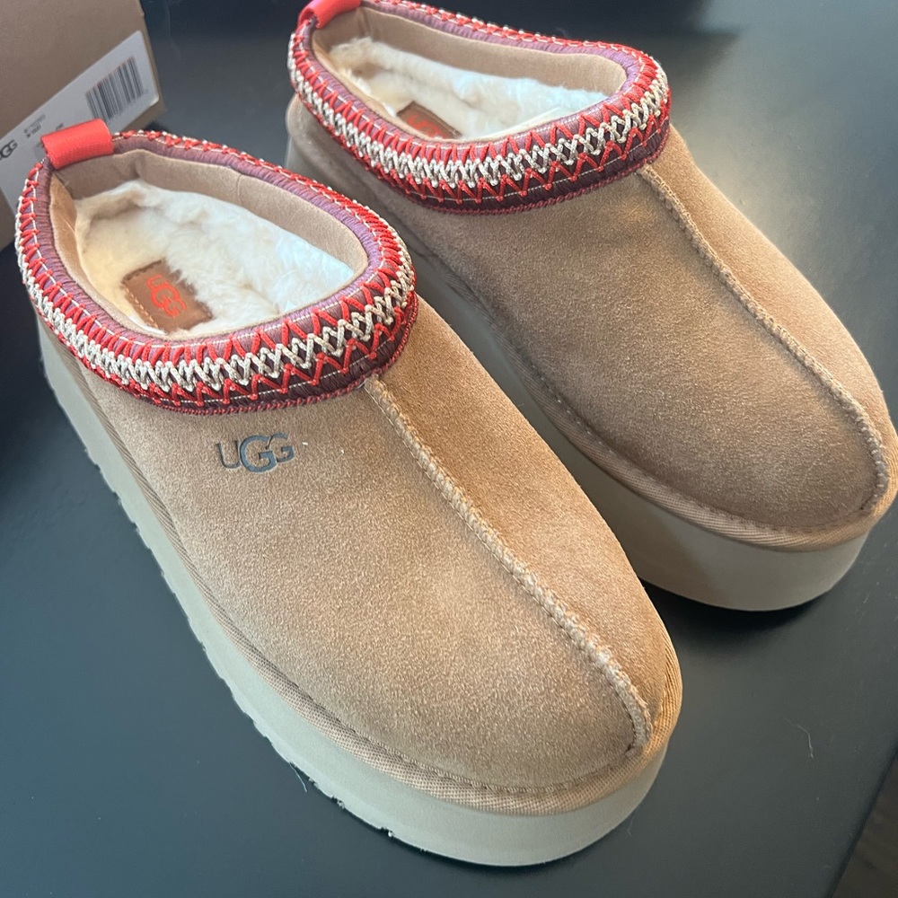 Ugg Tazz Chestnut size 7M